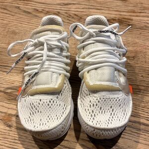 Nike Air and collaboration with Off White look a like shoes.